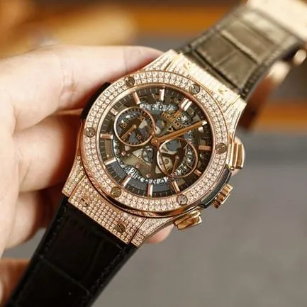 top-tier watch Hublot BIG BANG series Hublot boutique full diamond rose gold color shell black belt watch movement picture