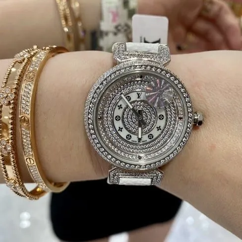 LV Louis Vuitton top-tier watch ladies dialleather strapquartz watch side view