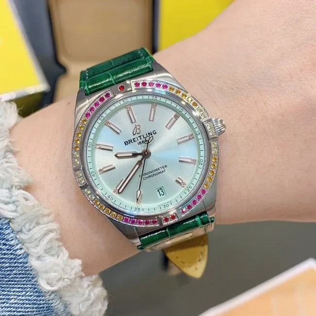 top-tier replicaBreitling Nanhai capsule series fully automatic movementchronograph women's white dial green strap watch side view