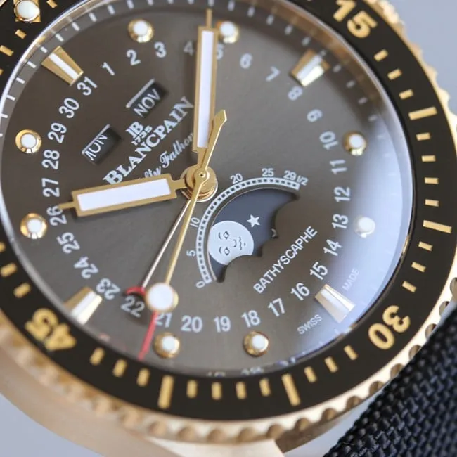 TWtop-tierBlancpainreplica watch men's black dial blue belt fifty fathoms series fully automatic movementclasp picture