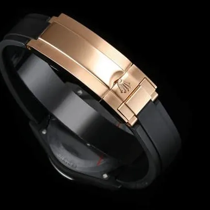 TW factory top-tier replicaRolex men's watch gold disc rubber strap mechanical side view