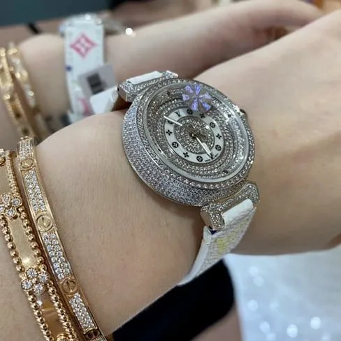 LV Louis Vuitton top-tier watch ladies dialleather strapquartz watch front view