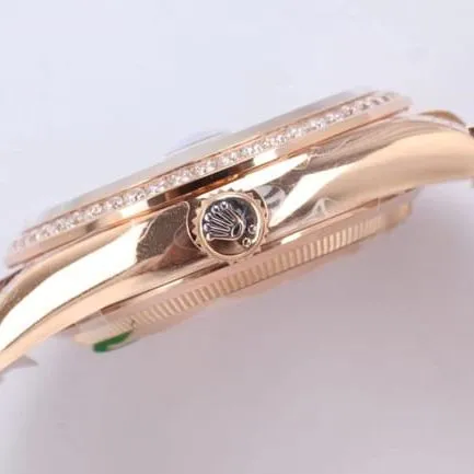EW Factorytop-tier replicaRolex1:1 watch men's gold plate gold band 2021 new automatic movementday displayDatejust series watch side view