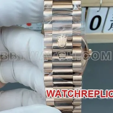 collectible watch RolexVS FactoryDay-Dategreen dialrose goldsteel braceletcaseback live photo