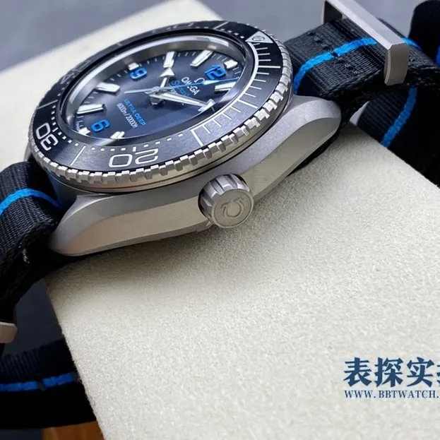 top-tier replicaOmega Titanium Aquaman Collector's Edition launch side view