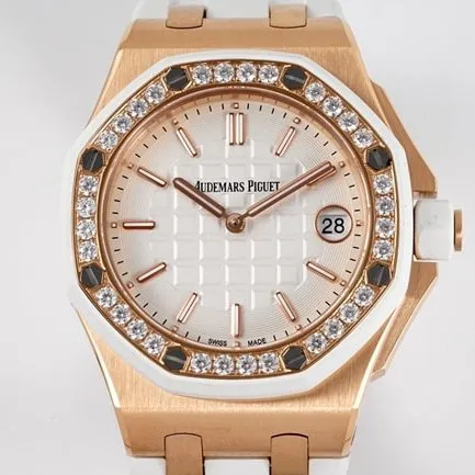Audemars Piguettop-tier watch Royal Oak offshore series 37mm women's white dialrubber strapquartz watch front view