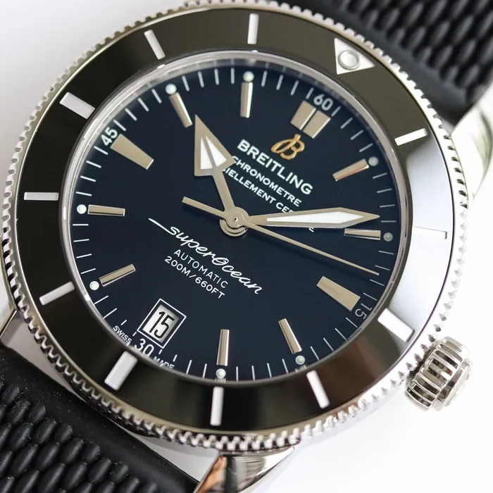 top-tier watch Breitling men's black dial super ocean culture series mechanical leather strap watch side view