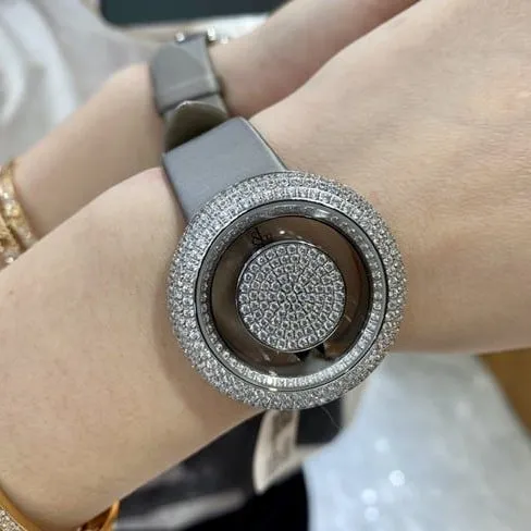 top-tier Jack treasure super clonequartzblack dial gray belt women's watch movement picture