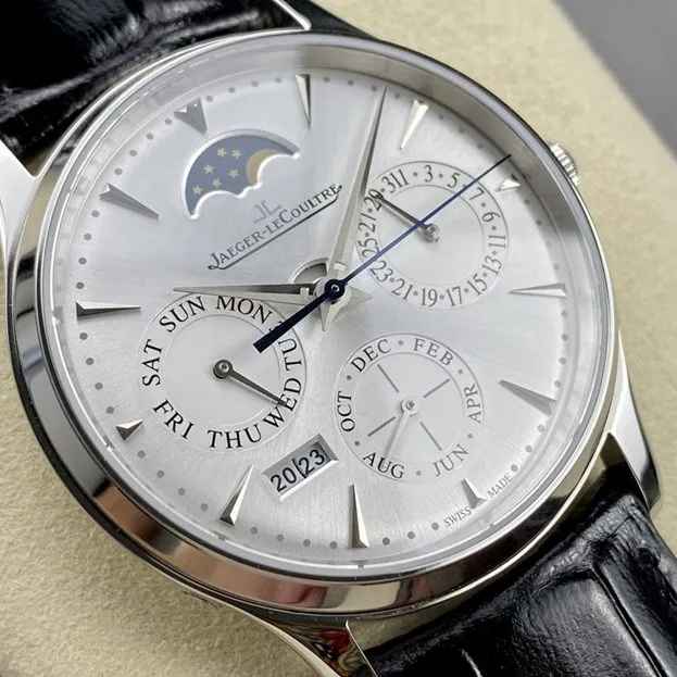 J factory master Jaeger-LeCoultre1:1replica watch silver dial perpetual calendar leather strap model 130842Jclasp live photos