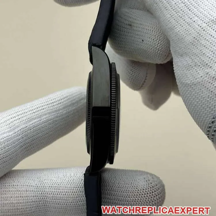 GRTudor Biwan top-tier 1:1high-quality replicablue dialleather strap model M79210side live photo