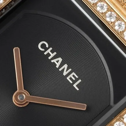top-tier replicaChanel women's black dial gold steel braceletBOY FRIEND series quartz watch back cover picture