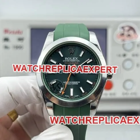 collectible watch magnetic type VS FactoryRolexgreen dial green rubber model front live photo
