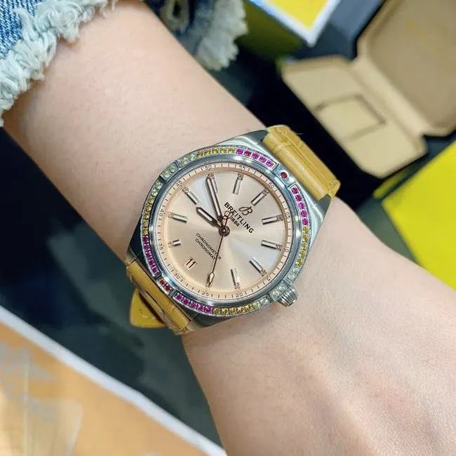 top-tier replicaBreitling women's watch gold plate yellow belt South China Sea capsule series full automatic movementleather strapclasp picture