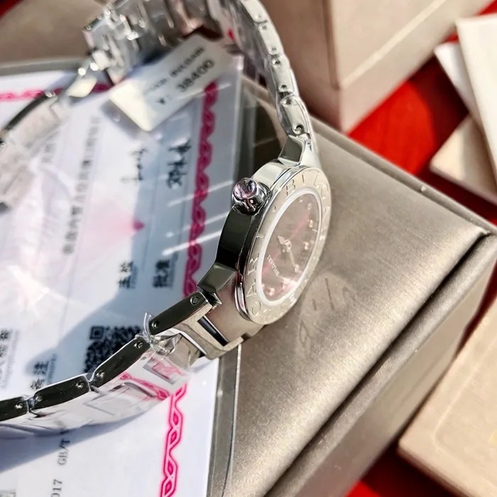 top-tier watch Bvlgari women's red dial steel braceletquartz watch clasp picture