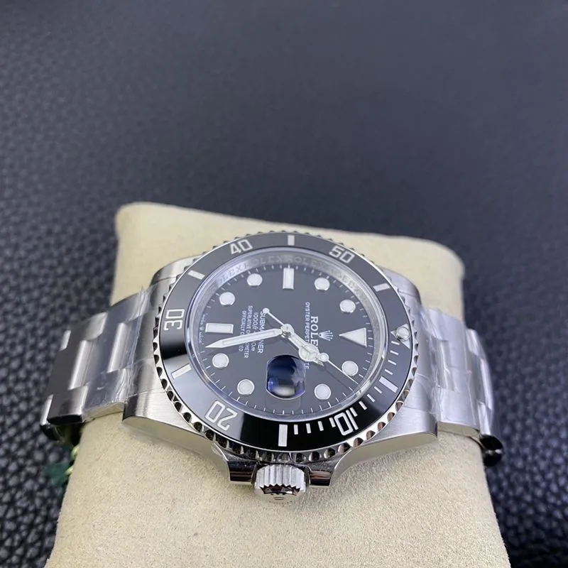Rolexreplica watch Black Submariner watch front view