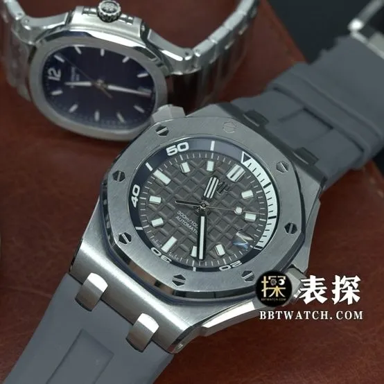 APF factory Audemars PiguetRoyal Oak offshore type 157201:1top-tier watch men's black dial rubber model pictures and prices side live photo