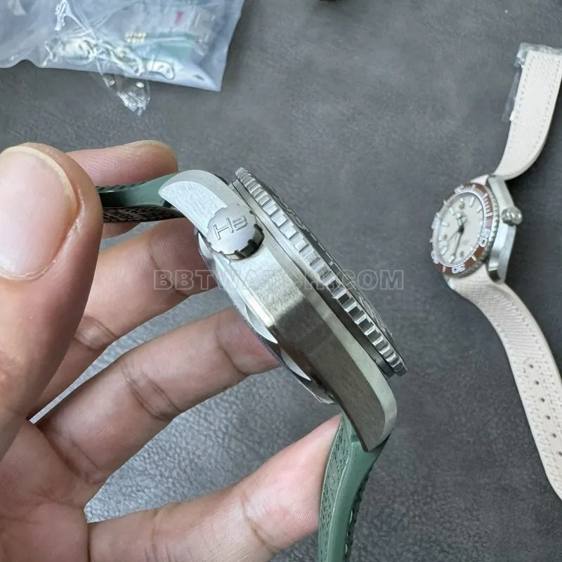 Omega VS Seamaster 215.32.44.21.06.001