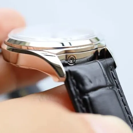 Vacheron Constantintop-tier watch Wulu type full date display series men's white dial black belt mechanical front view