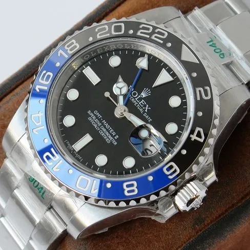 GS factory top-tier replicaRolex1:1 watch men's black dialGMT-Master type II GMT series automatic movementsteel bracelet watch side view
