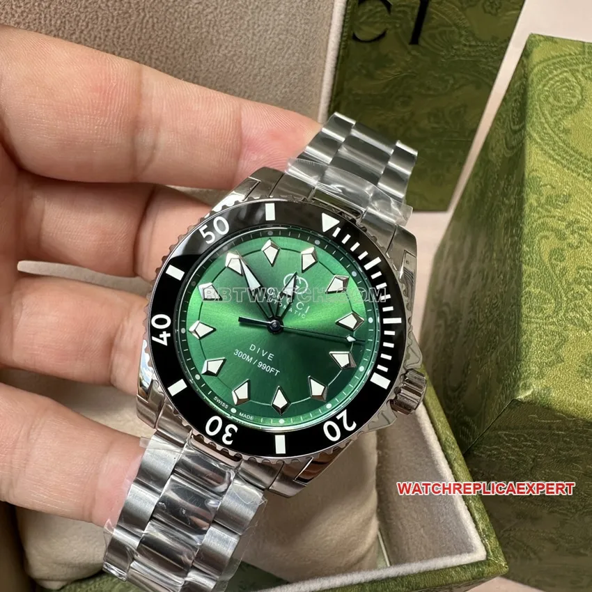 Gucci top-tier replica2024 new green dialsteel bracelet model YA136363front live photo