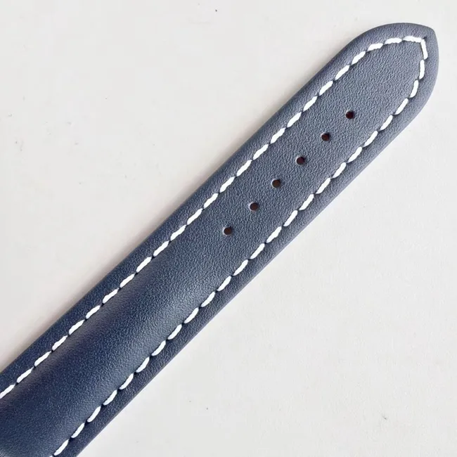 V7 factory top-tier replicaBreitling1:1 watch men's blue dial blue belt mechanical transoceanic series Day-Date type leather strap watch side view