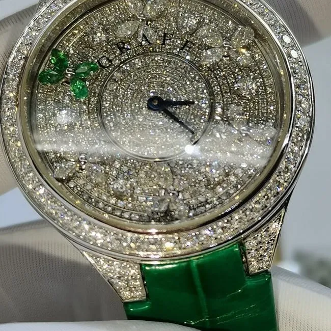 Top high-end women's watch, white dial, green strap, full star series, quartz movement, real gold, real diamonds, leather strap, watch detail pictures.