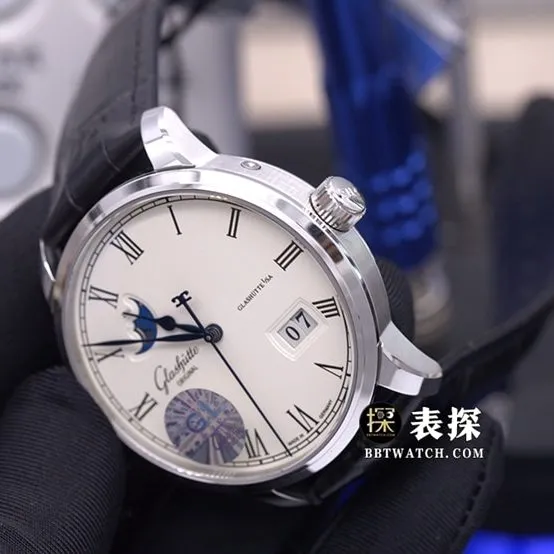 GL factory member Glashütte Original1:1replica watch white dialmoon phaseleather strap model 100-04-32-12-04front live photo