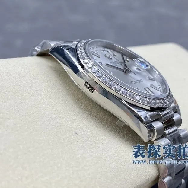 How much does Rolexday displayDatejust40mm cost?