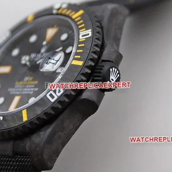 VS FactoryRolexSubmarinertop-tier replicablack dial carbon fiber yellow circle leather strap style side live photo