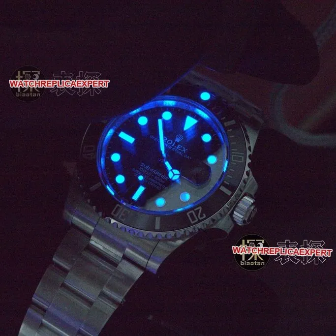 Rolexreplica watch Black Submariner watch front view