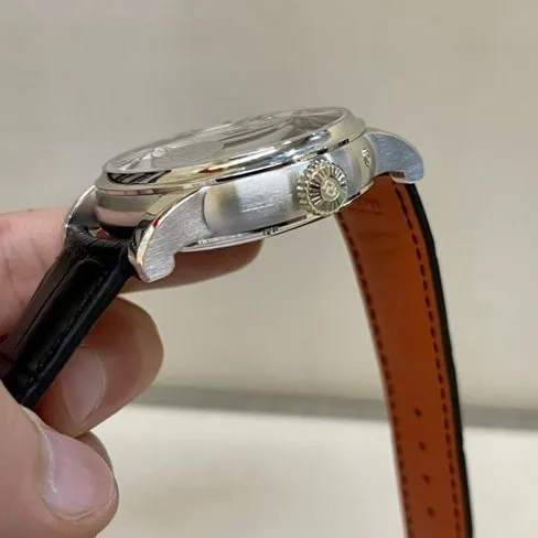 top-tier watch Roger Dubuis men's white dial black belt 18kwhite goldtourbillon mechanical leather strap watch detail shots