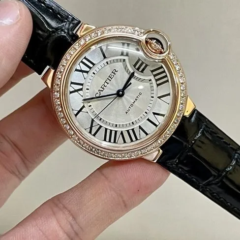Top-tier watch Cartier men's white dial black belt 18Krose gold South African real diamond leather strap mechanical watch back cover picture