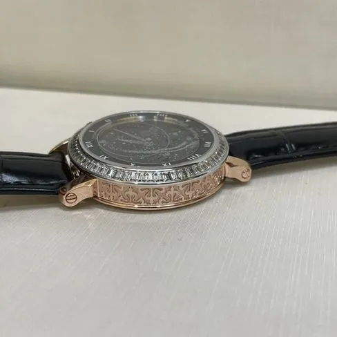 Patek Philippetop-tierhigh-quality watch men's black dial black belt South African T square diamond leather strap watch side view