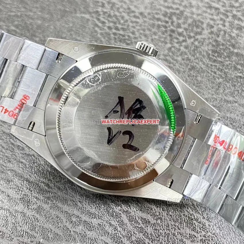GM FactoryRolexDay-Date type 1:1super clonewhite dialm228239-0046front live photo