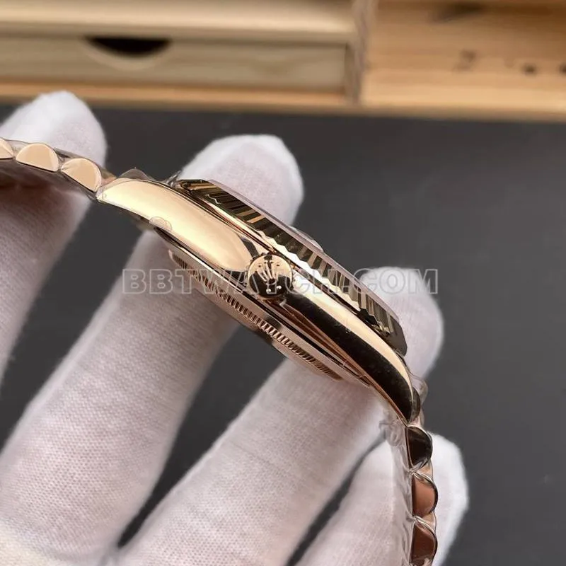Rolex watch RC factory Day-Date40mmwhite dial3255rose goldsteel bracelet front live photo