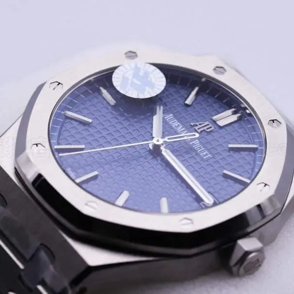 Audemars Piguet Royal Oak 15500 Review - The New Generation 15400's Tough, Masculine Side View
