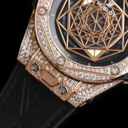 top-tier watch Hublot series tattoo OEM1:1 open mold rose goldblack dial full diamond men's mechanical watch front view