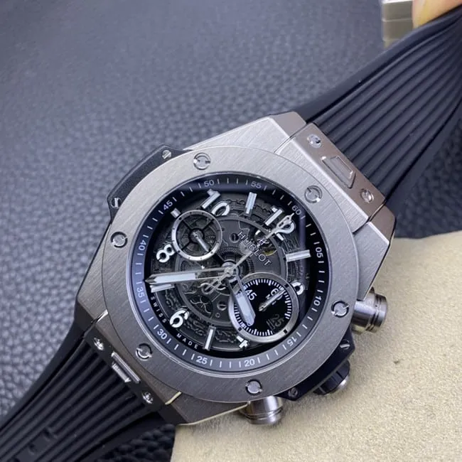 Hublottop-tier watch Big Bang series men's black dialrubber strap full automatic movement side view