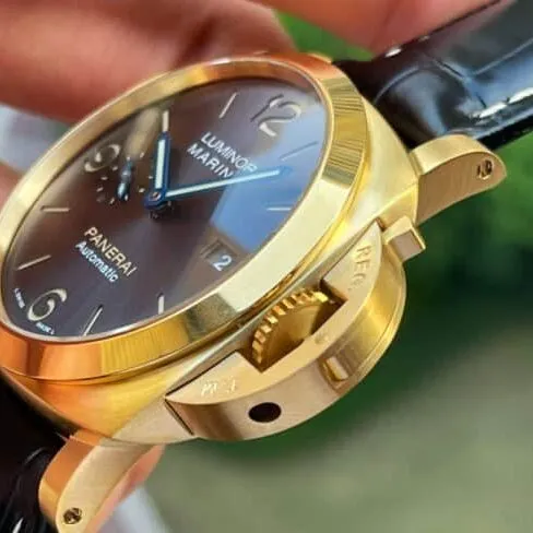 Dachang high-quality VSPaneraiPAM1115 yellow gold black dial men's watch front view