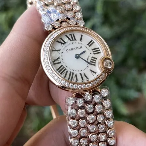top-tier replicasuper watch Cartier women's white dialquartz blue balloon series steel bracelet watch front view