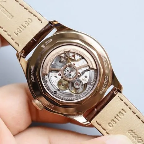 top-tier replicaVacheron Constantinhigh-quality men's white dial brown belt full date display series automatic movementleather strap watch detail shots