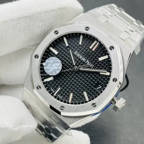 Top-tier watch Audemars PiguetRoyal Oak15500V2 version white steel black bottom men's watch shows the strength of the defending steel king front view