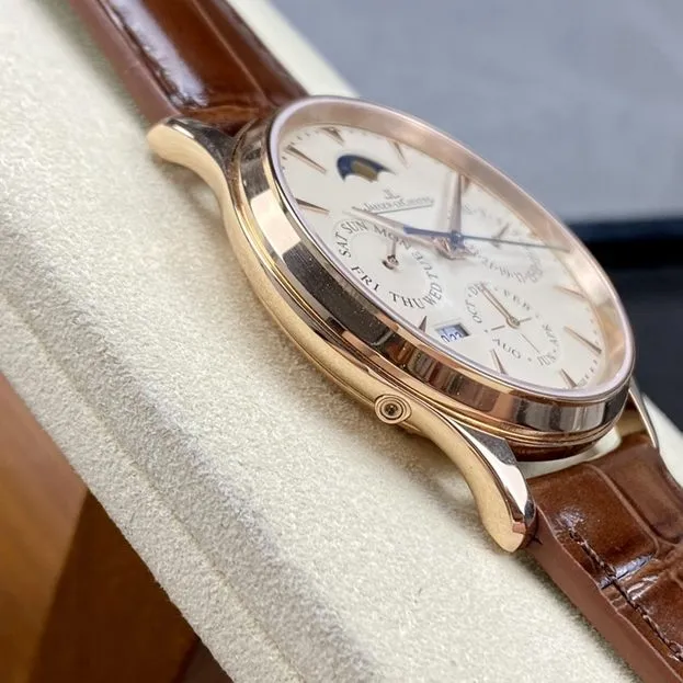 J factory master Jaeger-LeCoultre1:1replica watch eggshell yellow plate perpetual calendar rose goldleather strap model 1302520clasplive photos