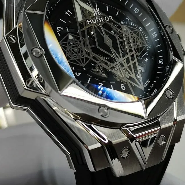 Hublottop-tier watch Big bang series fully automatic movement men's black dialrubber strap watch side view