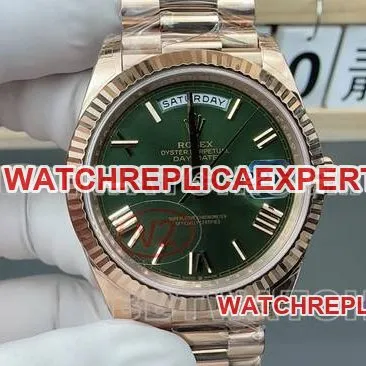 collectible watch RolexVS FactoryDay-Dategreen dialrose goldsteel braceletside live photo