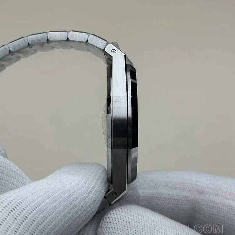 THBAudemars PiguetRoyal Oaktop-tier dark gray hollow plate steel bracelet model 15407caseback live photo