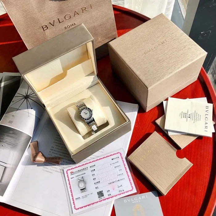 top-tier watch Bvlgari women's white dialsteel braceletquartz watch side view