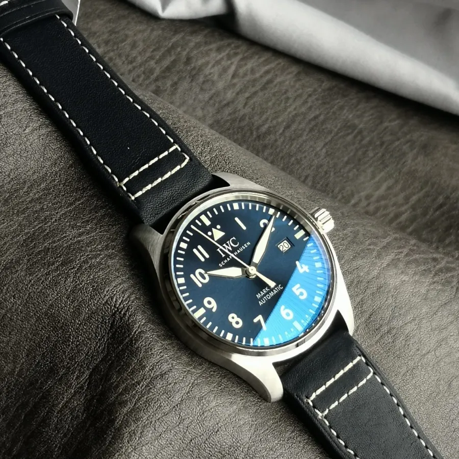V7 pilot IWC1:1replica watch men's blue dialleather strap model IW328203front live photo