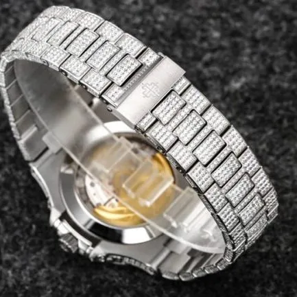 top-tier replicaPatek Philippe sporty and elegant baby's breath series Nautilus full diamond white steel blue dial men's mechanical watch side view