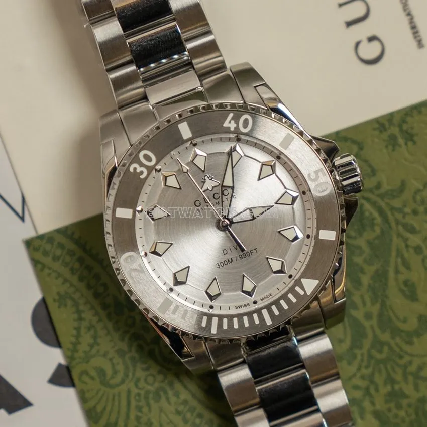 Gucci top-tier replica2024 new silver white dialsteel bracelet model YA136354side live photo